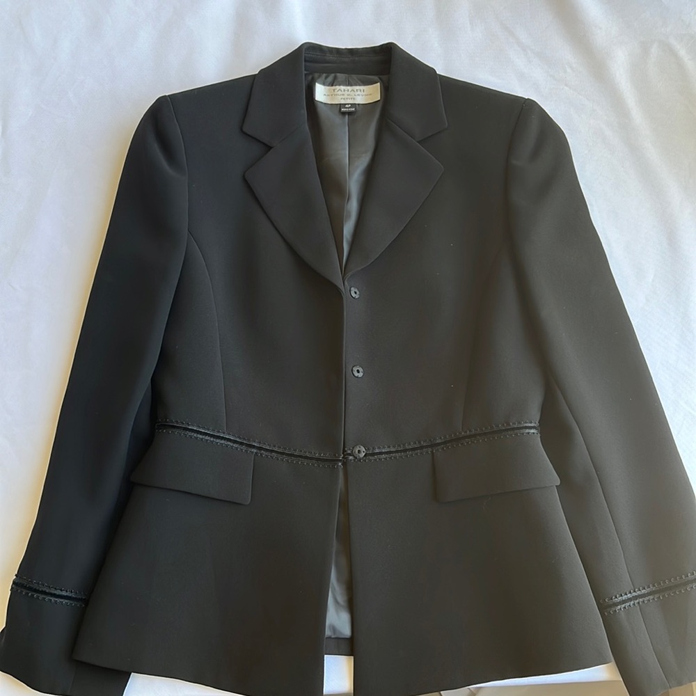 Tahari Arthur S. Levine Petite Black Blazer
